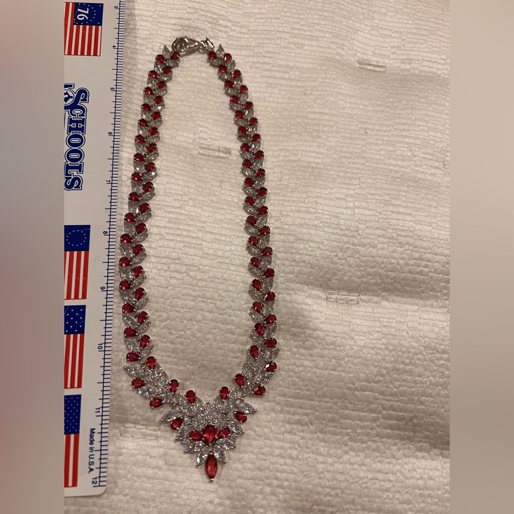 Elegant Red and Silver Necklace Marked 925 clasp - Picture 7 of 16
